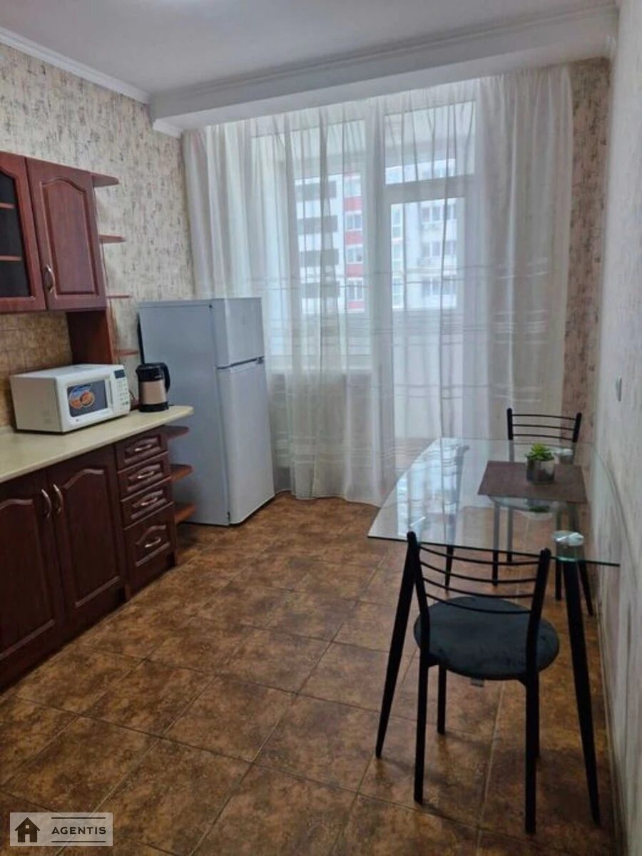 Apartment for rent. 1 room, 47 m², 6th floor/25 floors. 2, Dragomanova 2, Kyiv. 