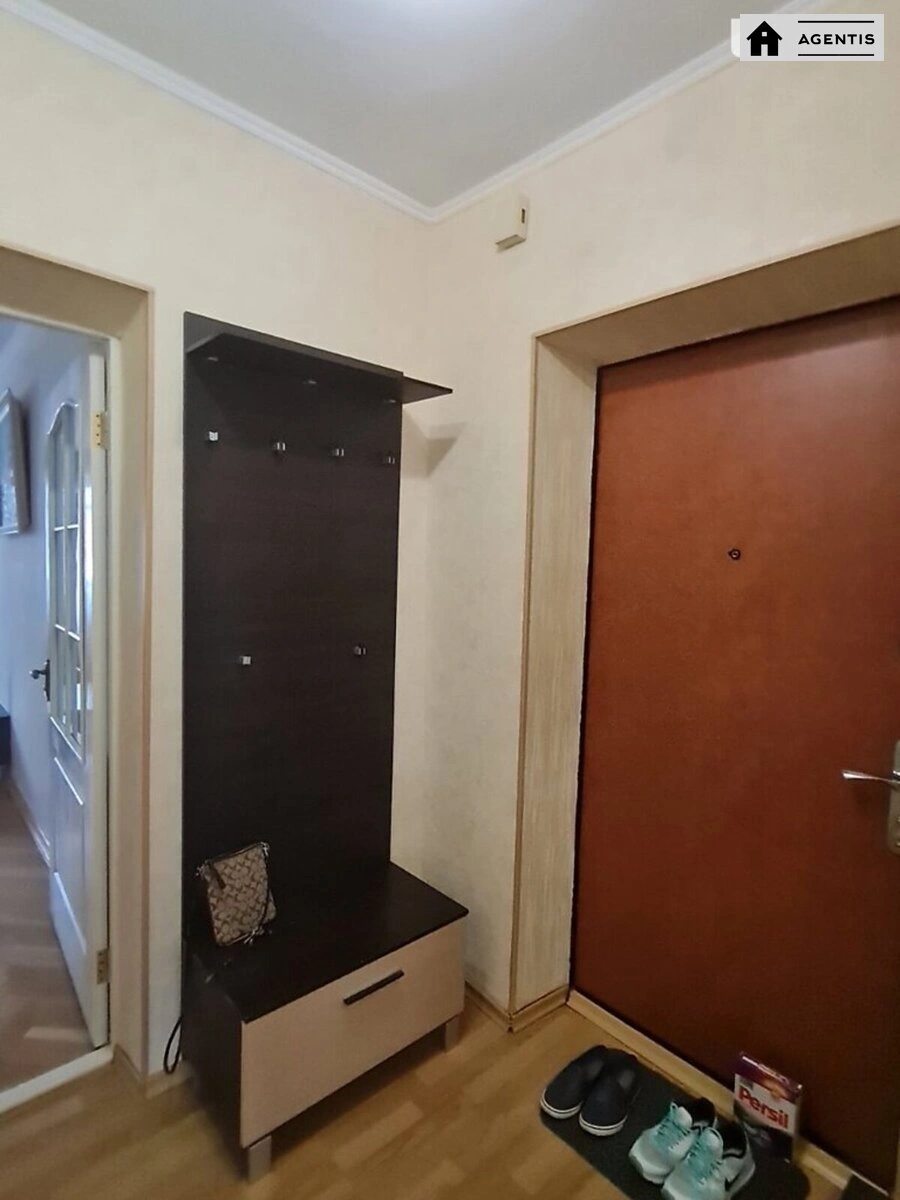 Apartment for rent. 1 room, 42 m², 5th floor/5 floors. 15, Nazarivska vul. Borysa Vyetrova, Kyiv. 