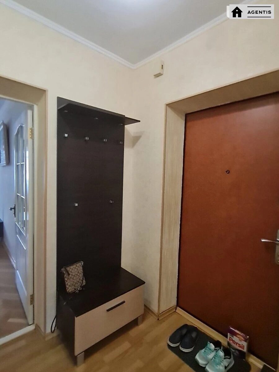 Сдам квартиру. 1 room, 42 m², 5th floor/5 floors. 15, Назарівська вул. (Бориса Вєтрова), Киев. 