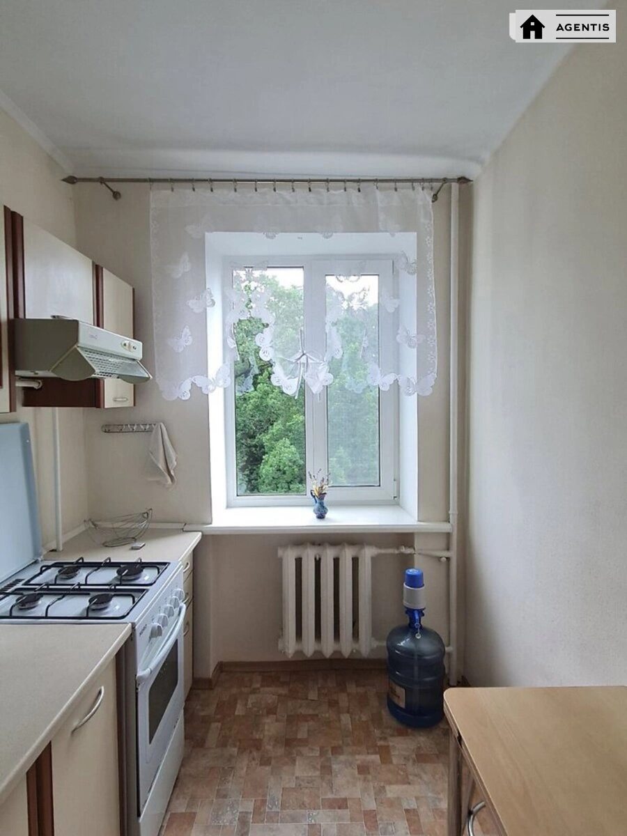 Apartment for rent. 1 room, 42 m², 5th floor/5 floors. 15, Nazarivska vul. Borysa Vyetrova, Kyiv. 