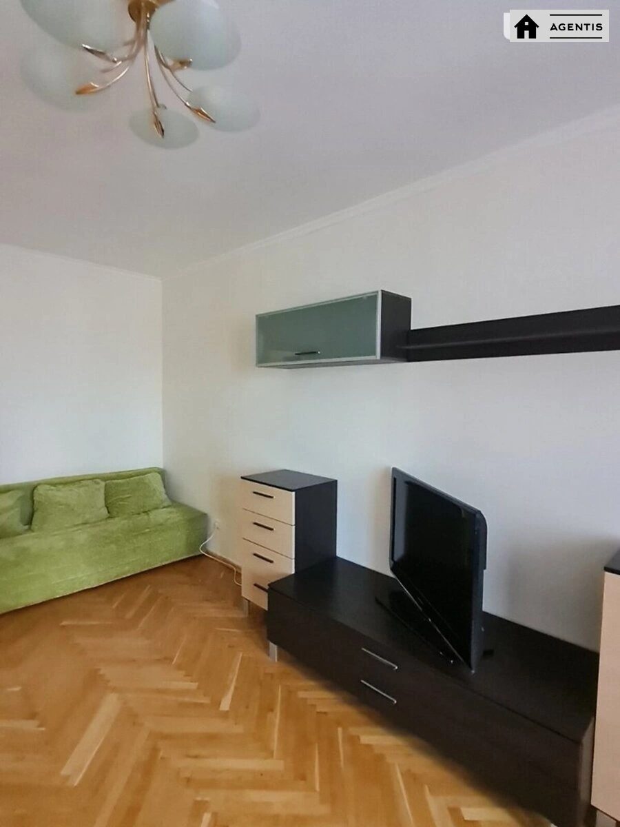 Apartment for rent. 1 room, 42 m², 5th floor/5 floors. 15, Nazarivska vul. Borysa Vyetrova, Kyiv. 