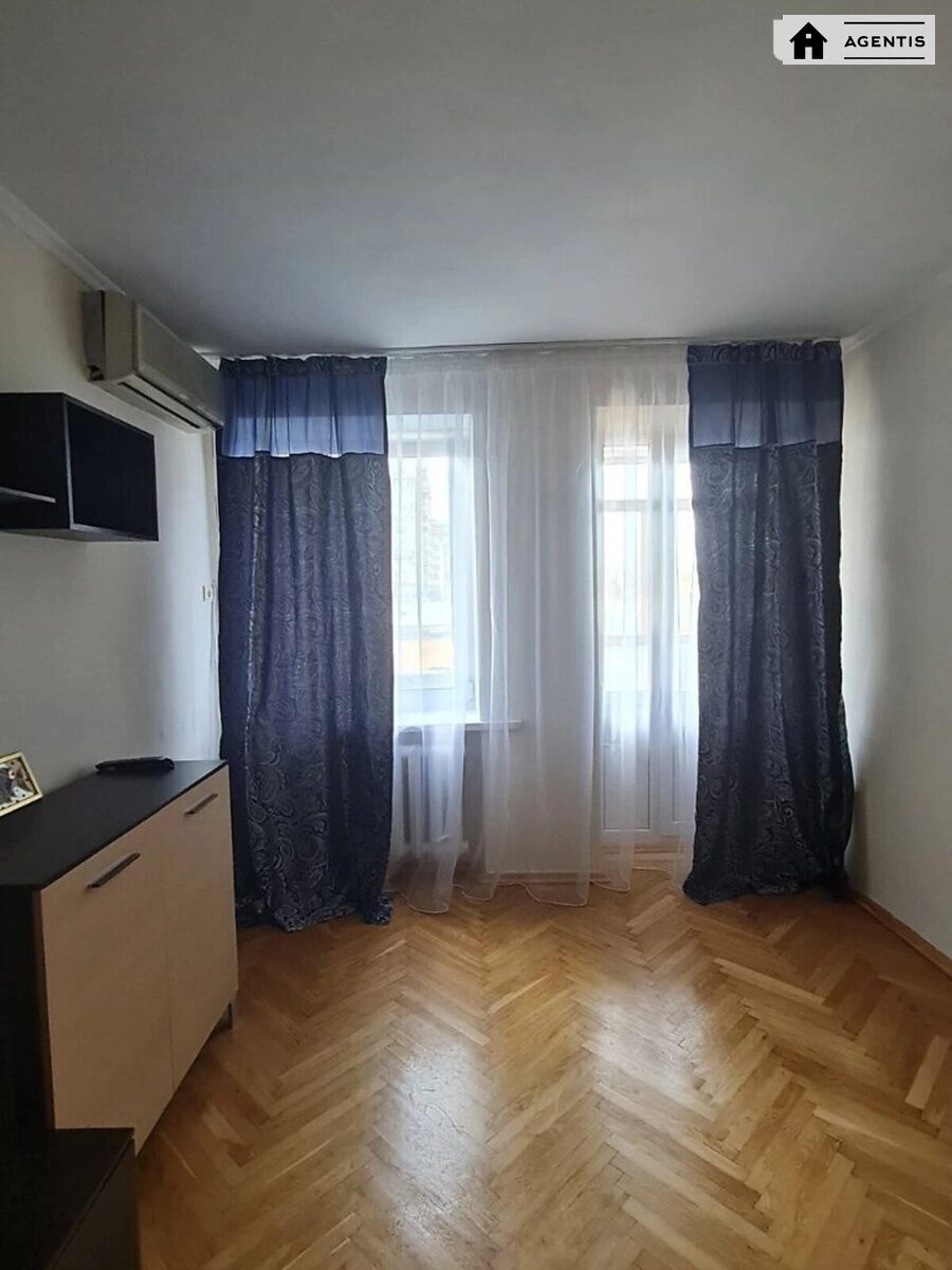 Apartment for rent. 1 room, 42 m², 5th floor/5 floors. 15, Nazarivska vul. Borysa Vyetrova, Kyiv. 