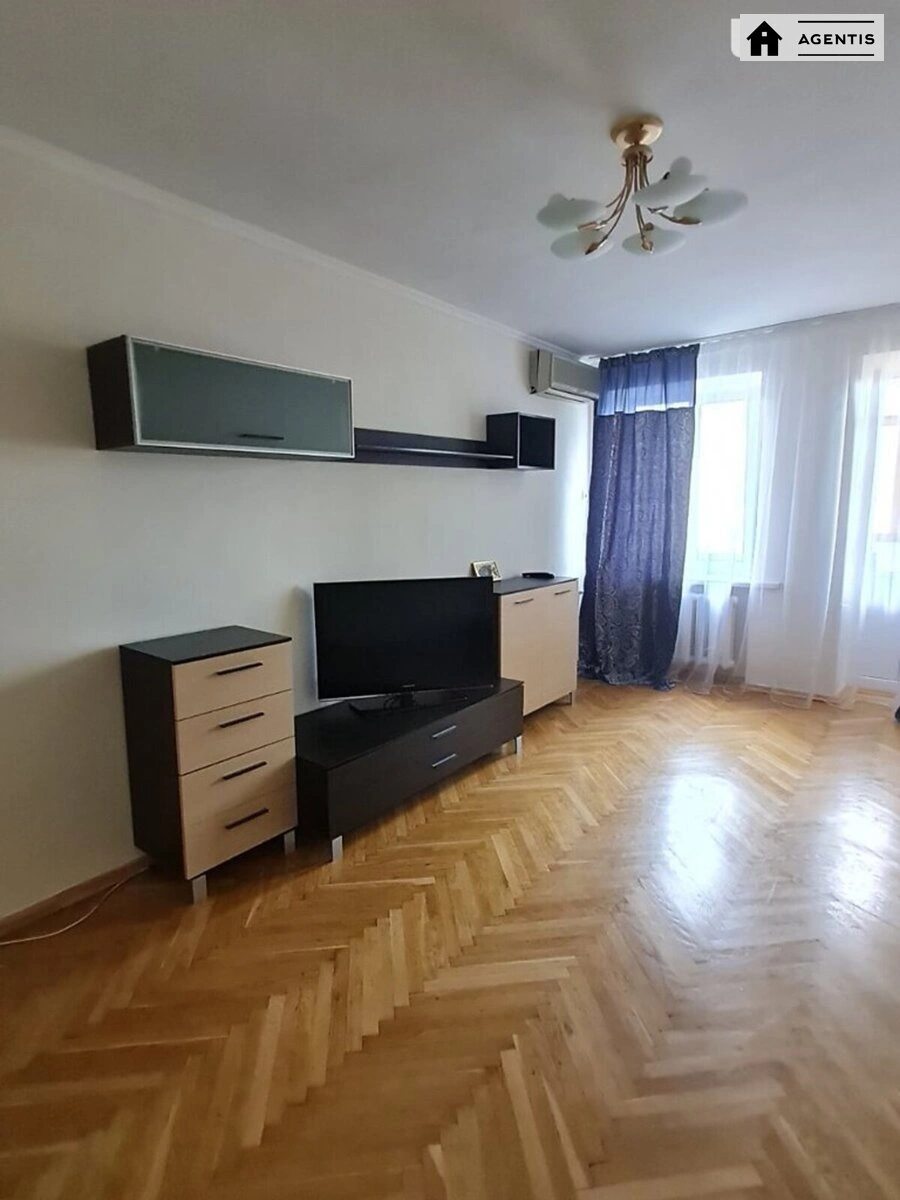 Apartment for rent. 1 room, 42 m², 5th floor/5 floors. 15, Nazarivska vul. Borysa Vyetrova, Kyiv. 