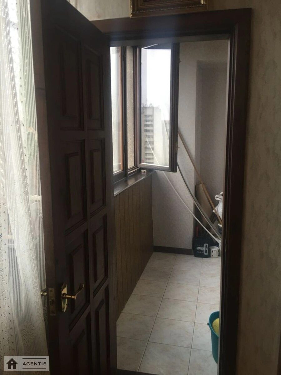 Apartment for rent. 3 rooms, 80 m², 3rd floor/12 floors. 4, Petra Bolbochana vul. Komandarma Kamenyeva, Kyiv. 