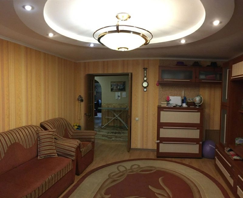 Apartments for sale. 4 rooms, 110 m², 4th floor/5 floors. Svyatoandreevskaya, Kryvyy Rih. 