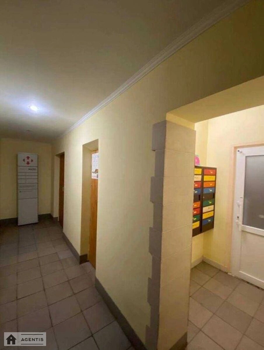 Сдам квартиру. 3 rooms, 72 m², 16 floor/16 floors. 17, Анни Ахматової вул., Киев. 