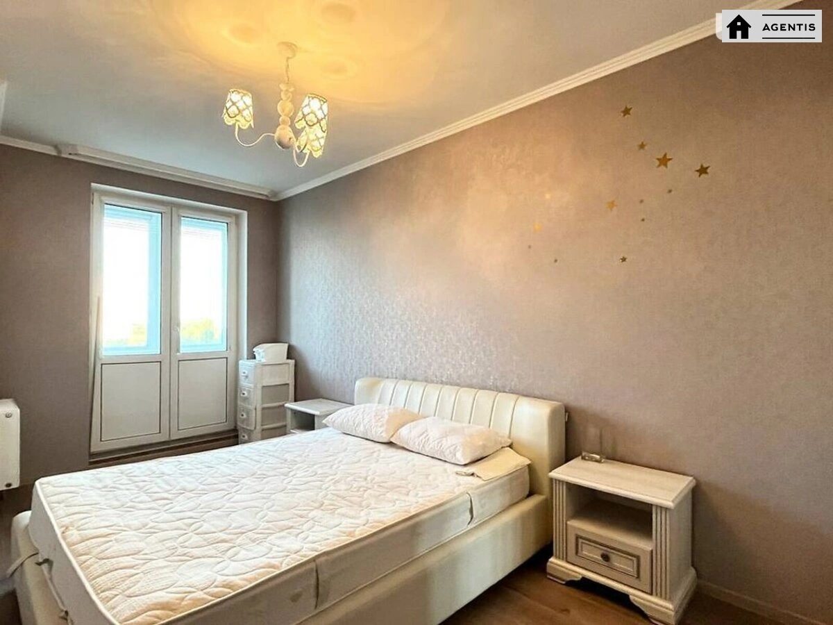Сдам квартиру. 2 rooms, 62 m², 9th floor/24 floors. 3, Феодосийская 3, Киев. 