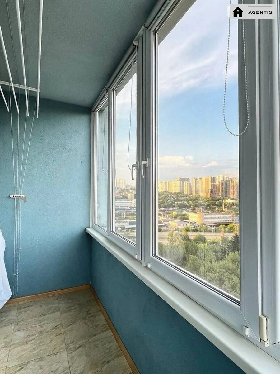 Сдам квартиру. 2 rooms, 62 m², 9th floor/24 floors. 3, Феодосийская 3, Киев. 