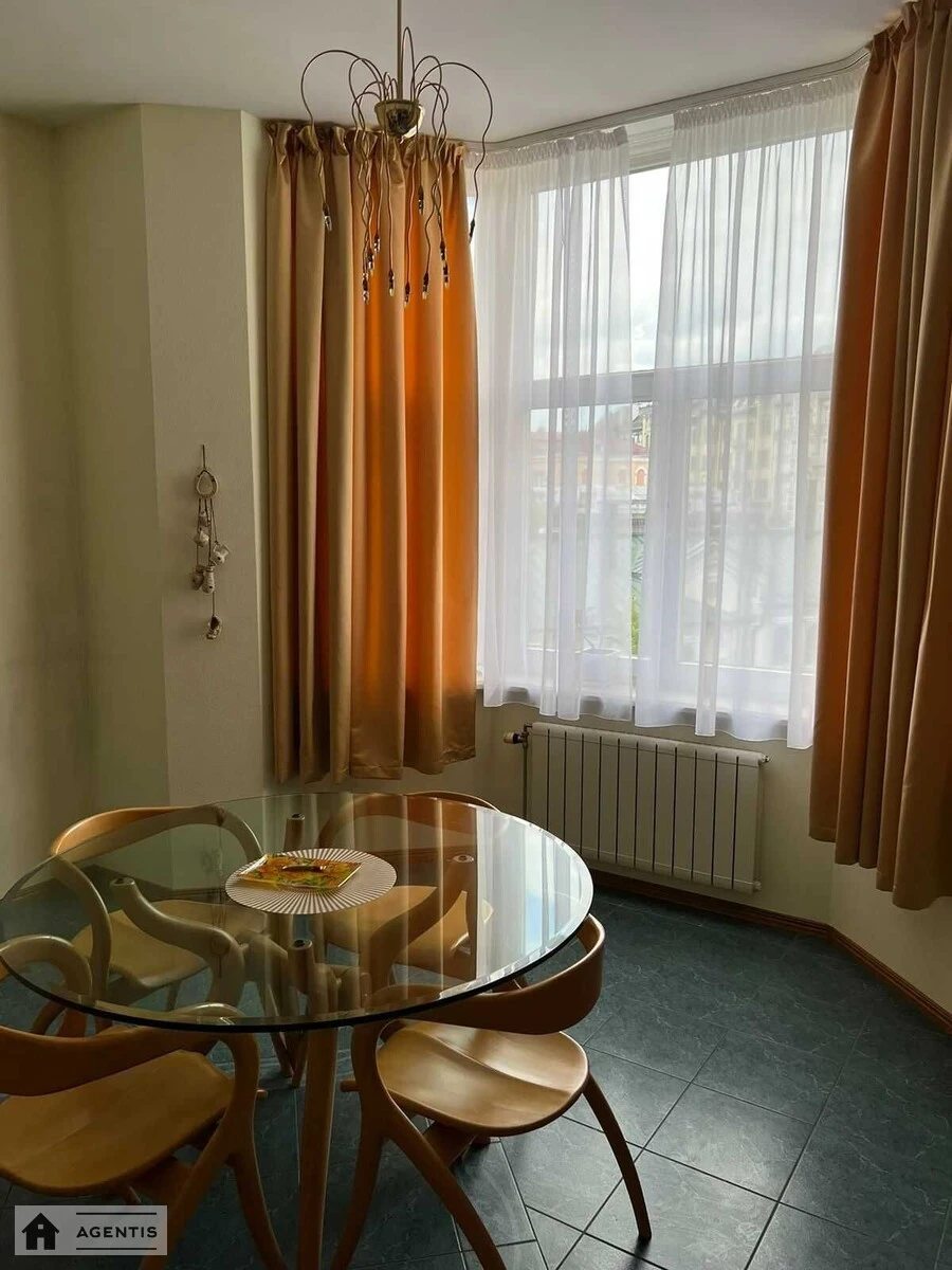 Сдам квартиру. 3 rooms, 125 m², 4th floor/8 floors. 2, Лысенко 2, Киев. 