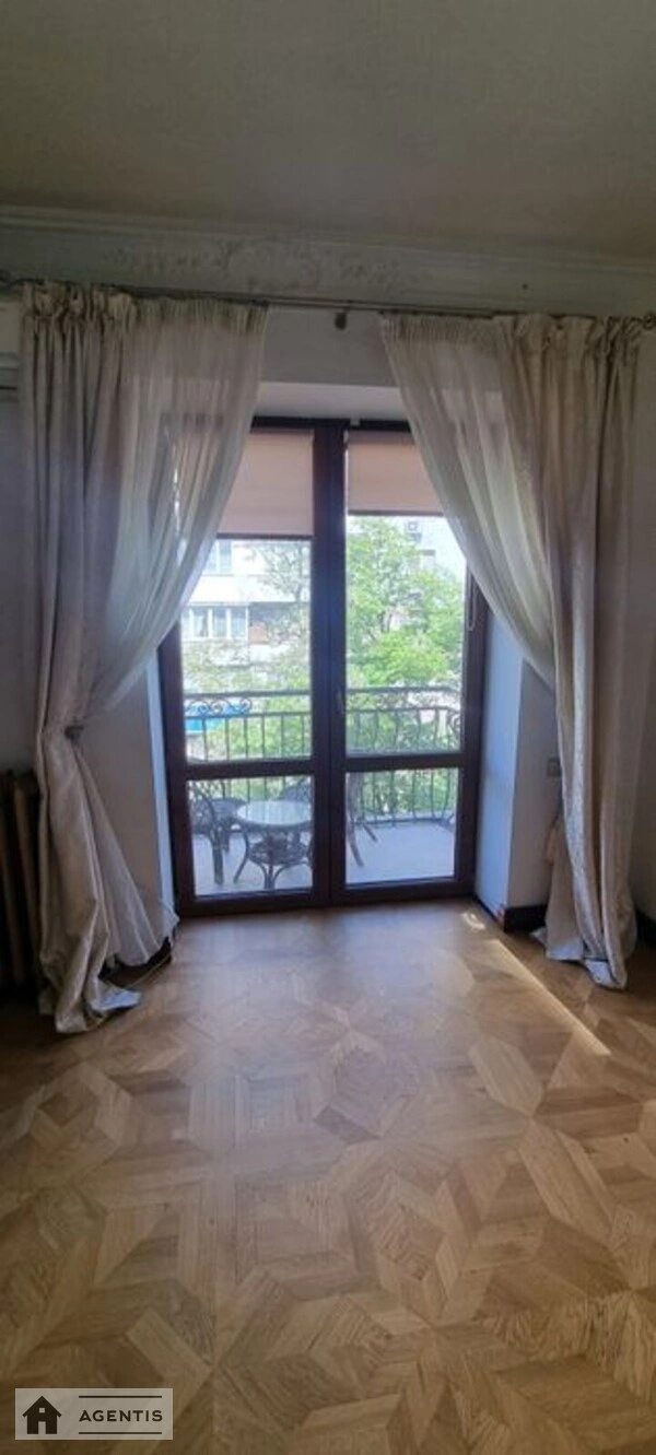 Apartment for rent. 3 rooms, 105 m², 4th floor/4 floors. 45, Pochaynynska 45, Kyiv. 