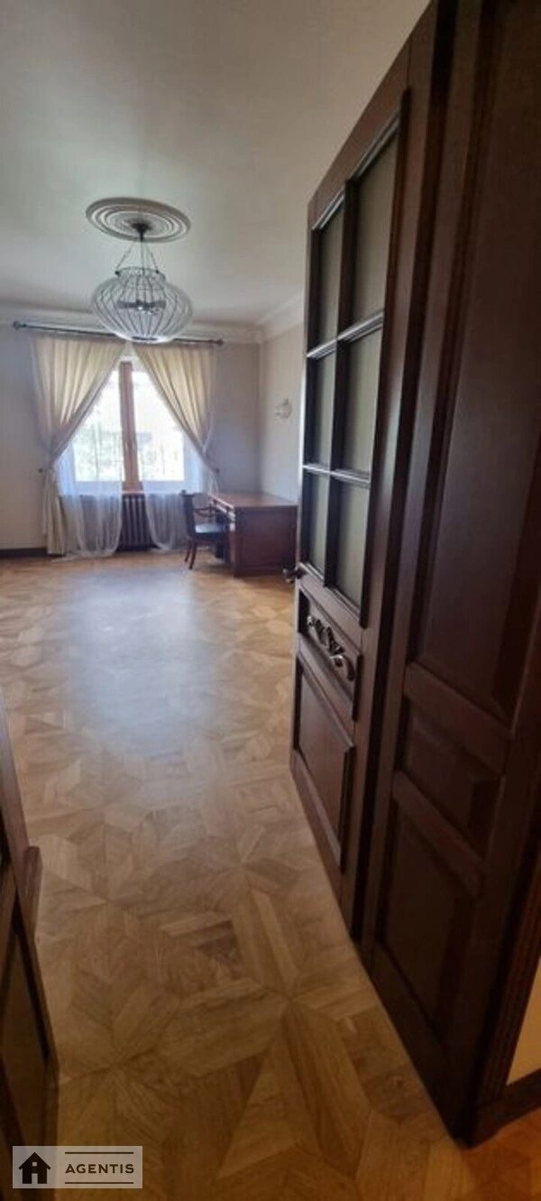 Сдам квартиру. 3 rooms, 105 m², 4th floor/4 floors. 45, Почайнинская 45, Киев. 