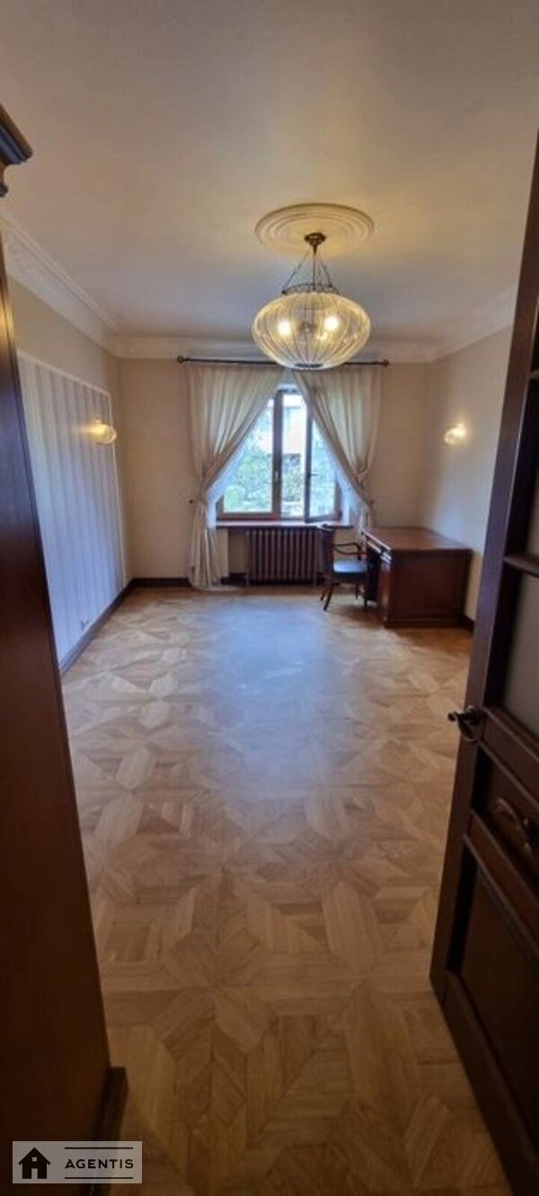 Apartment for rent. 3 rooms, 105 m², 4th floor/4 floors. 45, Pochaynynska 45, Kyiv. 