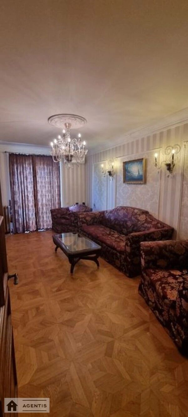Apartment for rent. 3 rooms, 105 m², 4th floor/4 floors. 45, Pochaynynska 45, Kyiv. 
