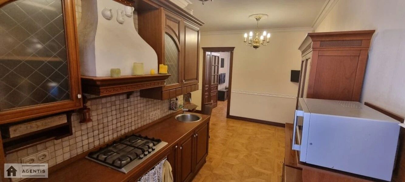 Apartment for rent. 3 rooms, 105 m², 4th floor/4 floors. 45, Pochaynynska 45, Kyiv. 