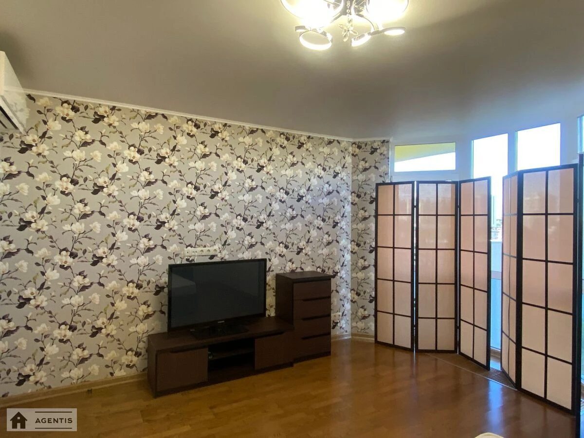 Сдам квартиру 3 комнаты, 105 m², 10 эт./18 этажей. 3, Коперника 3, Киев. 