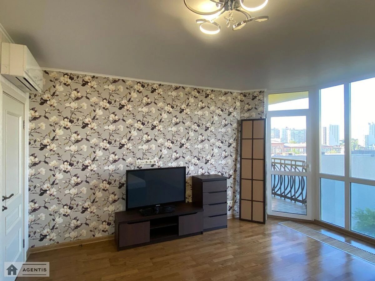 Сдам квартиру 3 комнаты, 105 m², 10 эт./18 этажей. 3, Коперника 3, Киев. 