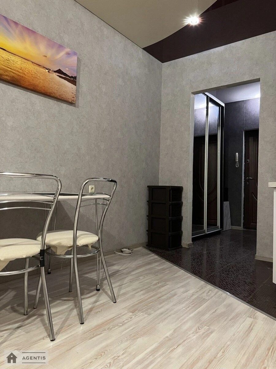 Сдам квартиру. 1 room, 32 m², 6th floor/17 floors. 15, Харьковское 15, Киев. 