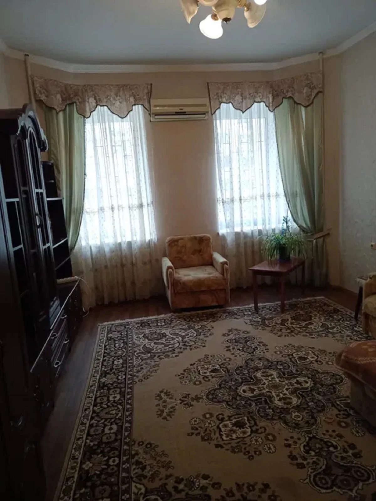 Apartments for sale. 1 room, 43 m², 2nd floor/10 floors. 16, Topolynaya ul., Odesa. 