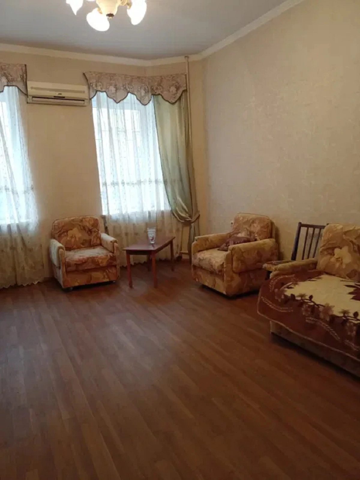 Apartments for sale. 1 room, 43 m², 2nd floor/10 floors. 16, Topolynaya ul., Odesa. 