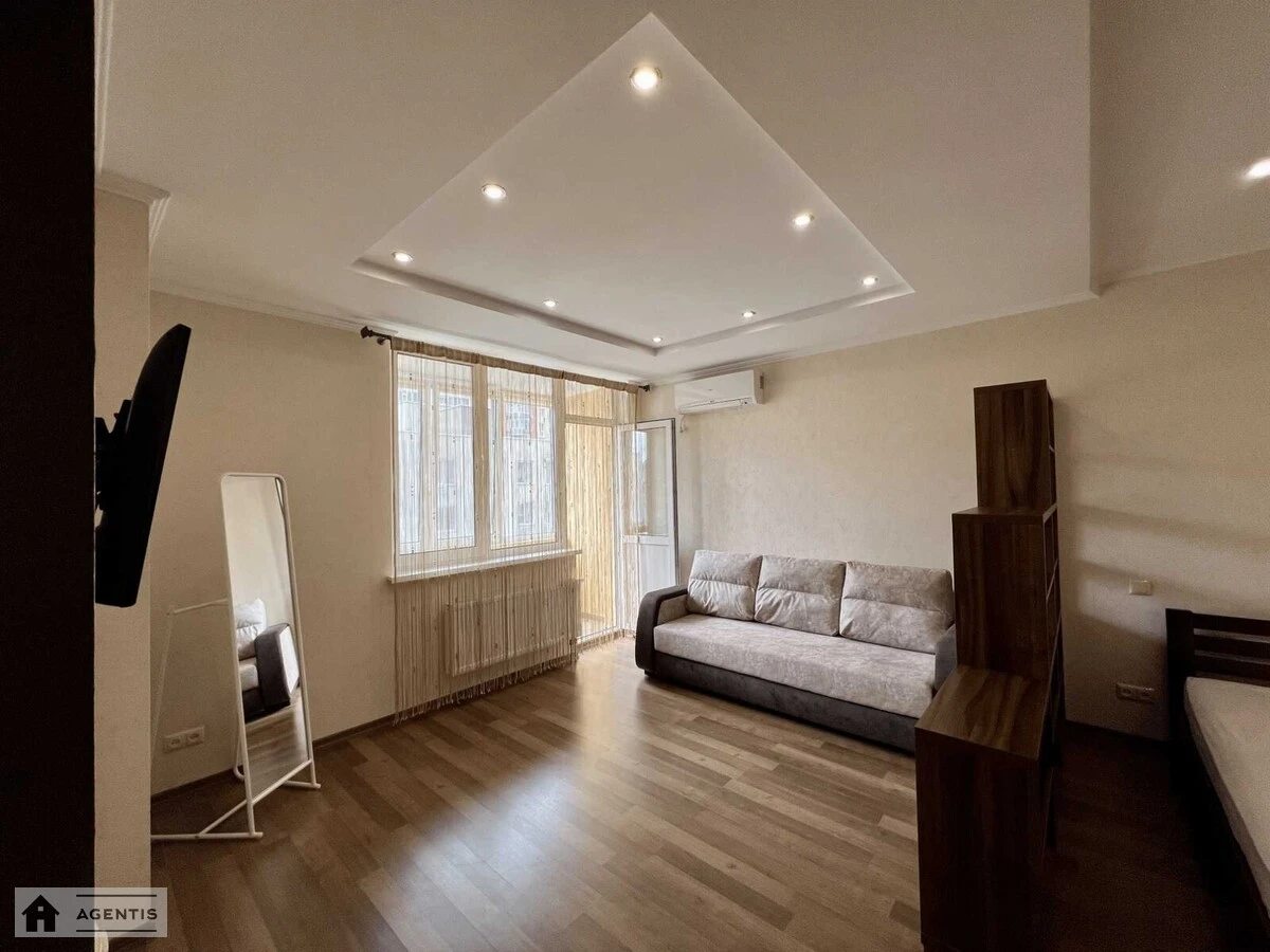 Apartment for rent. 1 room, 45 m², 4th floor/9 floors. 46, Yuliyi Zdanovskoyi vul. Mykhayla Lomonosova, Kyiv. 