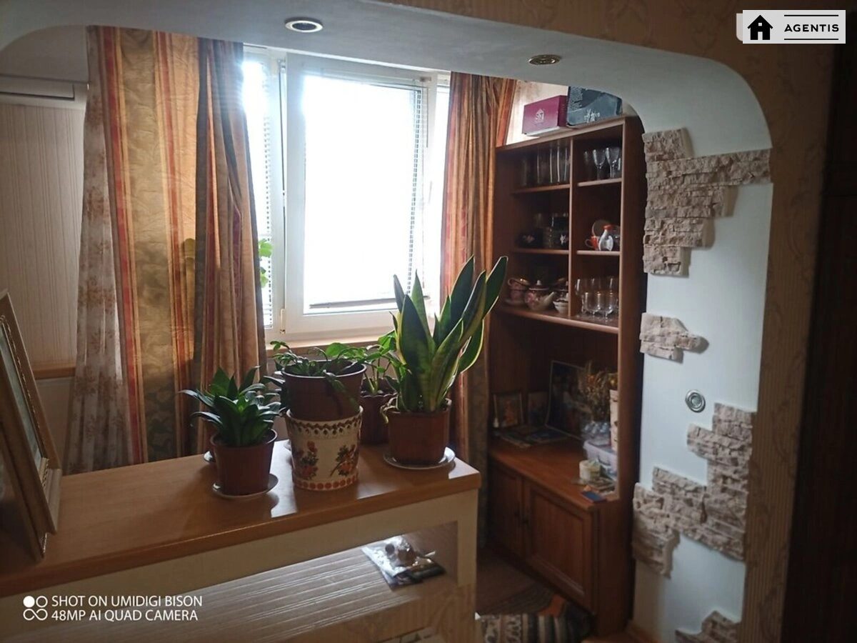 Сдам квартиру. 1 room, 37 m², 1st floor/9 floors. 10, Маршала Рокосовського просп., Киев. 