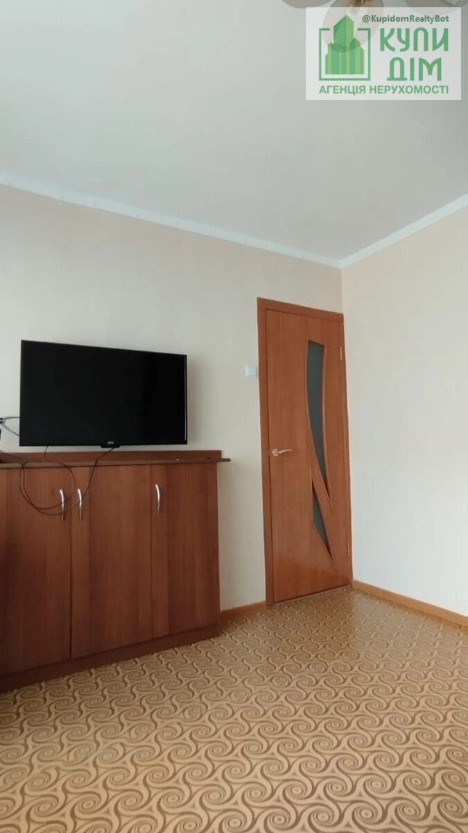 Apartments for sale. 2 rooms, 39 m², 4th floor/9 floors. Vokzalna vulytsya Zhovtnevoyi Revolyutsiyi, Kropyvnytskyy. 