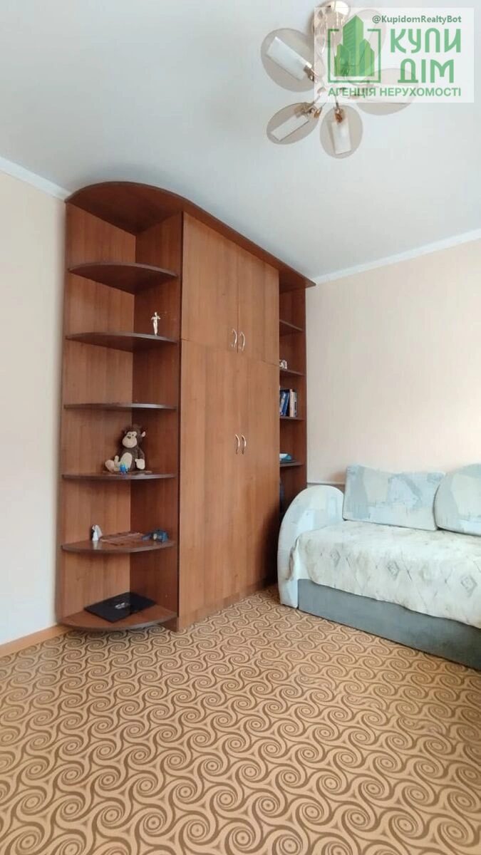 Apartments for sale. 2 rooms, 39 m², 4th floor/9 floors. Vokzalna vulytsya Zhovtnevoyi Revolyutsiyi, Kropyvnytskyy. 