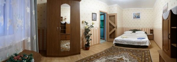 Shared room for rent. 2 rooms, 50 m², 1st floor/3 floors. 4, San. Solnechnoe Zakarpate, Polyana. 