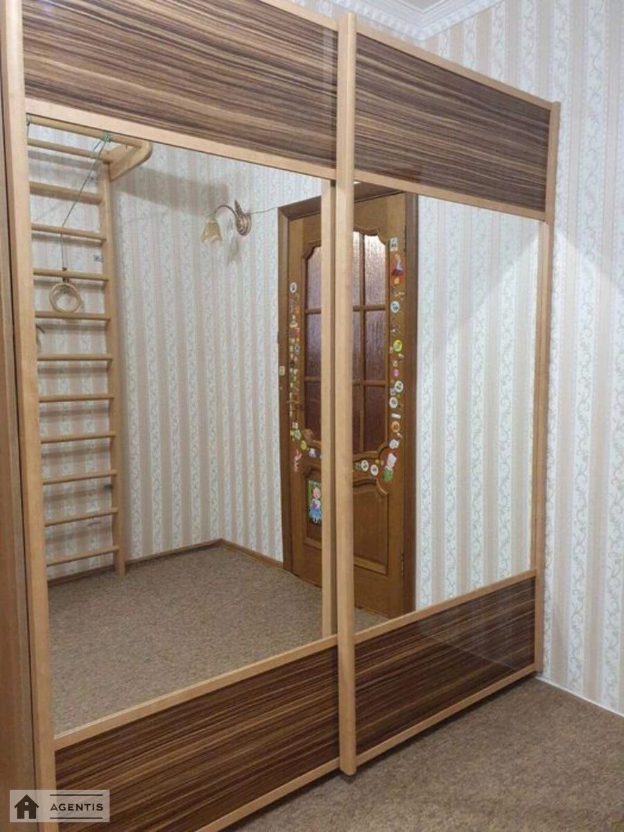 Сдам квартиру. 2 rooms, 80 m², 4th floor/22 floors. 9, Марини Цвєтаєвої вул., Киев. 