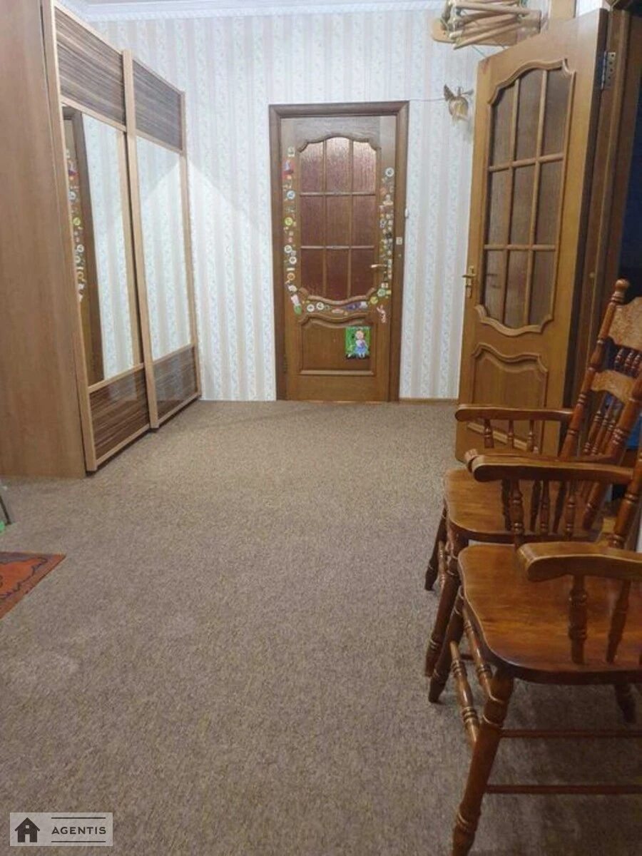 Сдам квартиру. 2 rooms, 80 m², 4th floor/22 floors. 9, Марини Цвєтаєвої вул., Киев. 