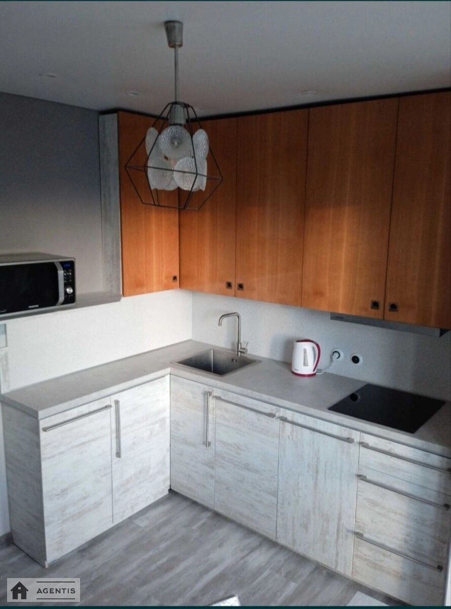 Apartment for rent. 2 rooms, 55 m², 27 floor/27 floors. Vyshnyakivska 4, Kyiv. 