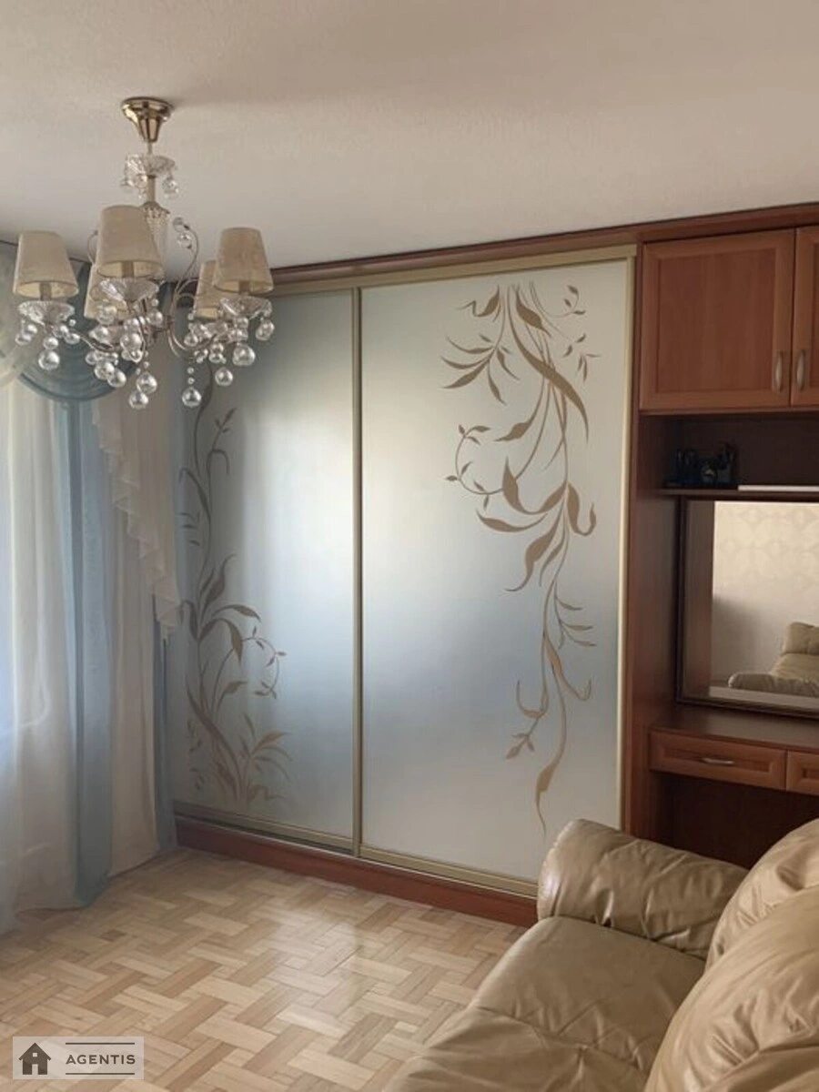 Apartment for rent. 3 rooms, 76 m², 7th floor/18 floors. 16, Azerbaydzhanska 16, Kyiv. 