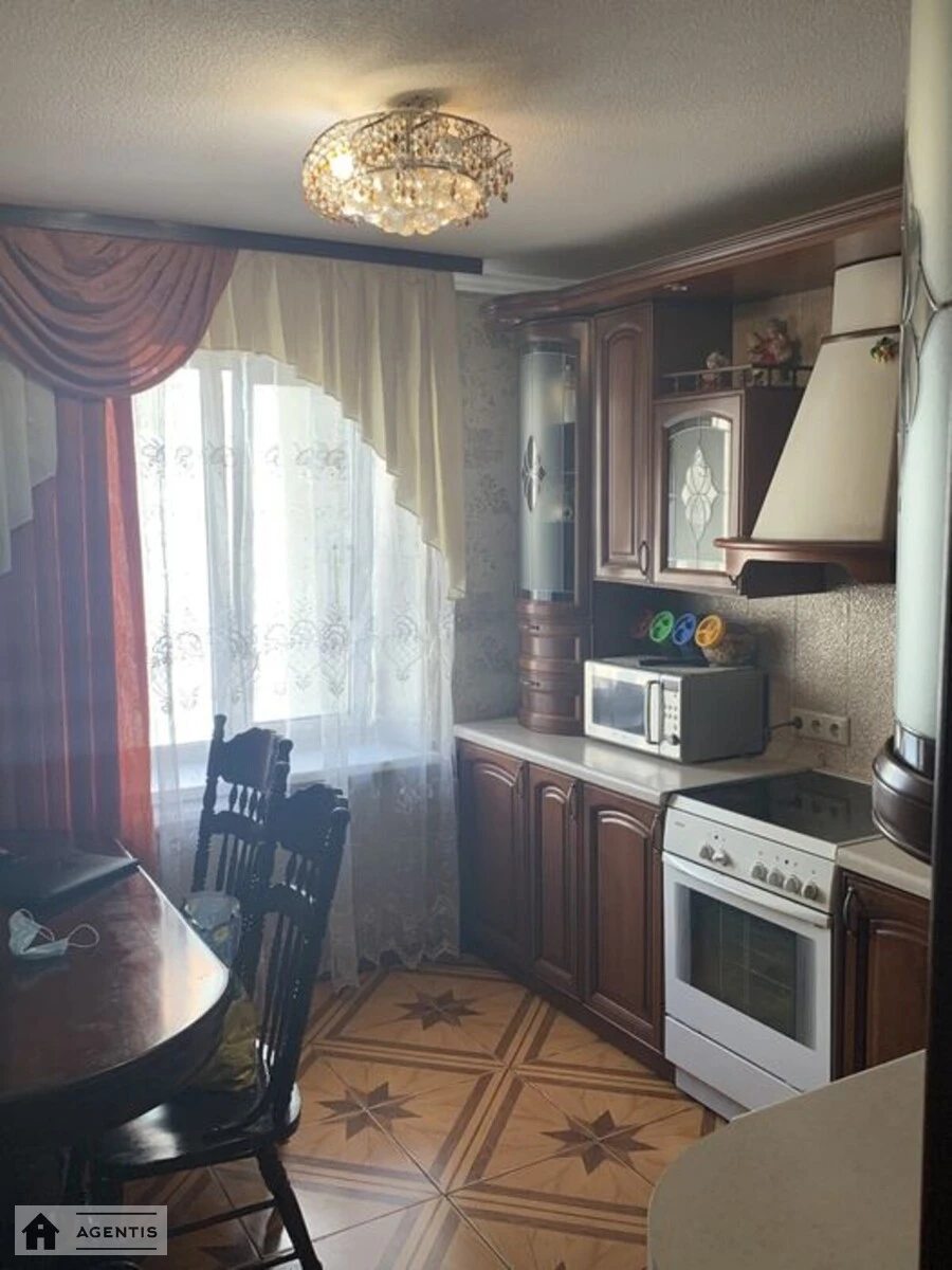 Apartment for rent. 3 rooms, 76 m², 7th floor/18 floors. 16, Azerbaydzhanska 16, Kyiv. 