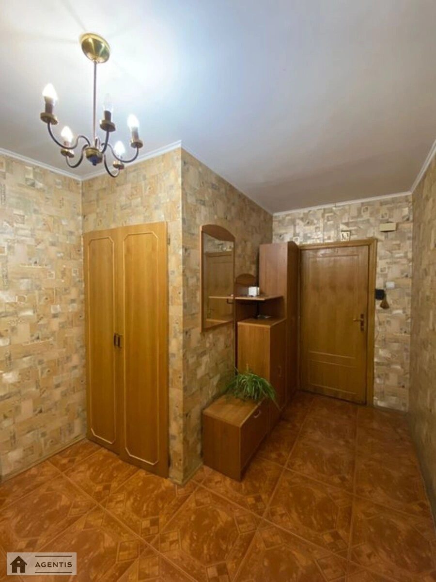 Apartment for rent. 3 rooms, 77 m², 13 floor/16 floors. 19, Revutckogo 19, Kyiv. 