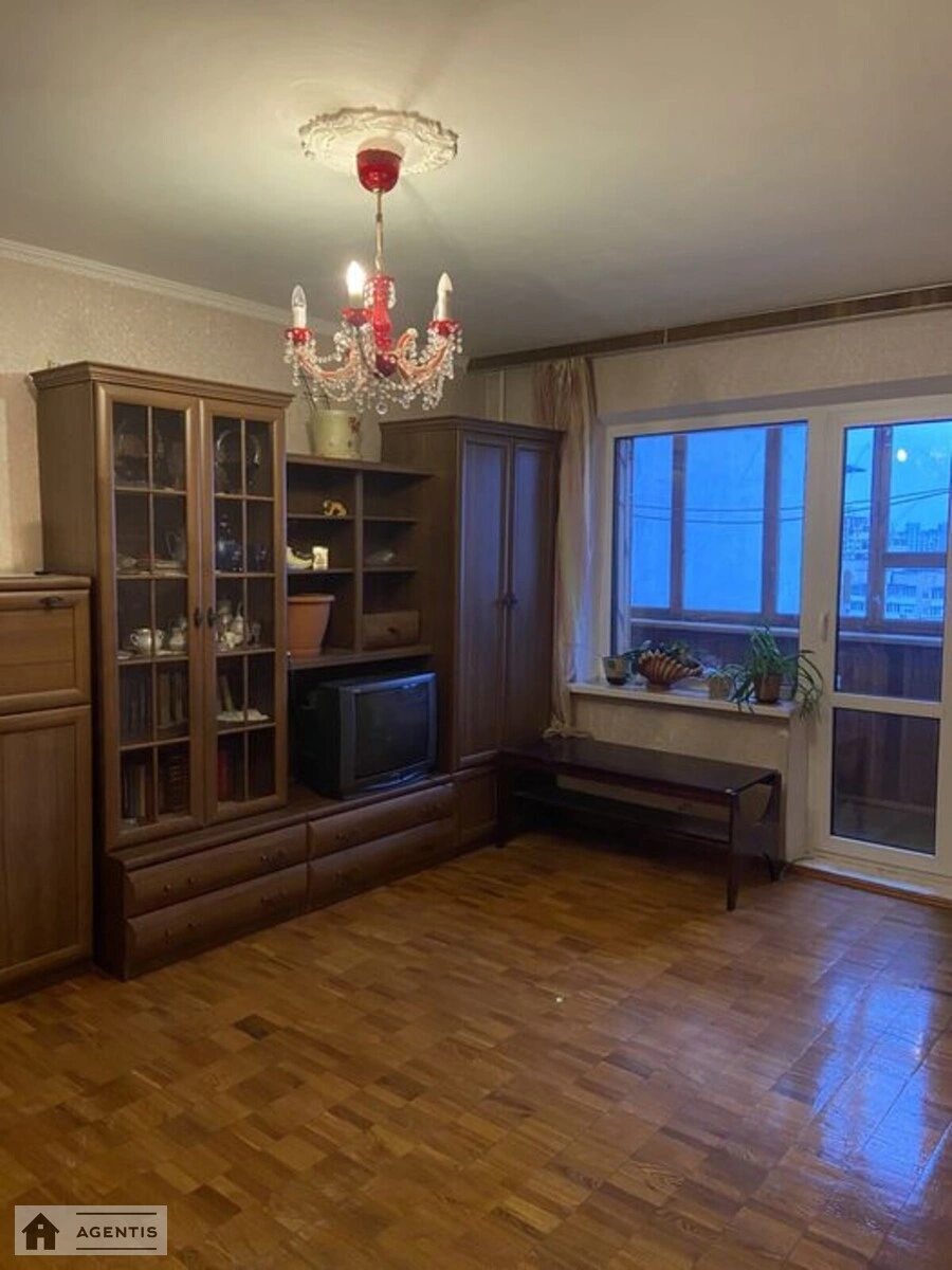 Apartment for rent. 3 rooms, 77 m², 13 floor/16 floors. 19, Revutckogo 19, Kyiv. 