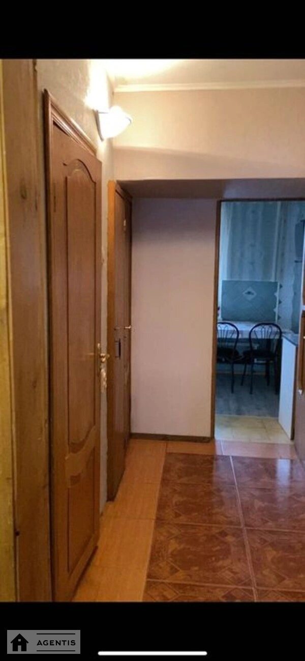Apartment for rent. 3 rooms, 77 m², 13 floor/16 floors. 19, Revutckogo 19, Kyiv. 