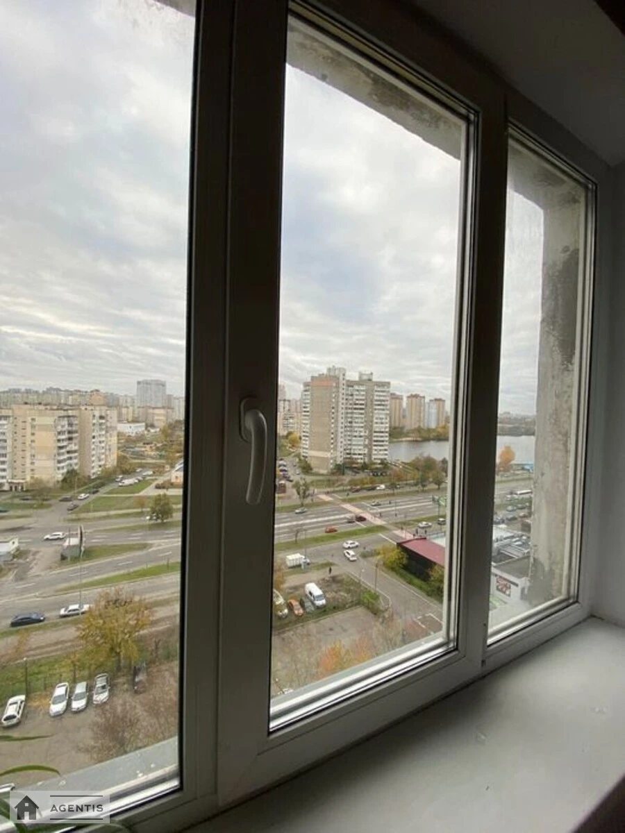 Apartment for rent. 3 rooms, 77 m², 13 floor/16 floors. 19, Revutckogo 19, Kyiv. 