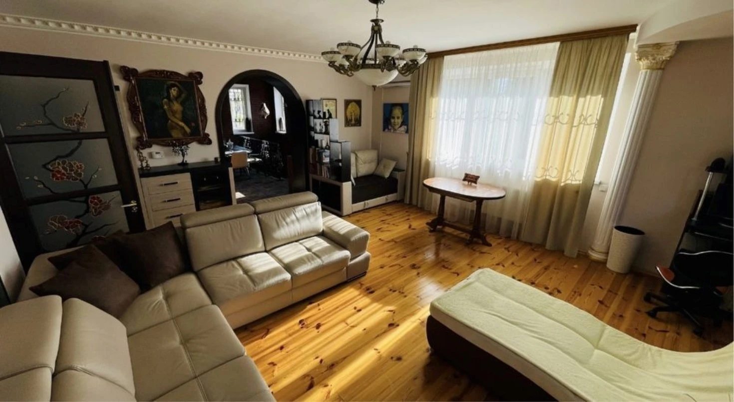 House for sale. 3 rooms, 150 m², 2 floors. Pereyaslavske. 