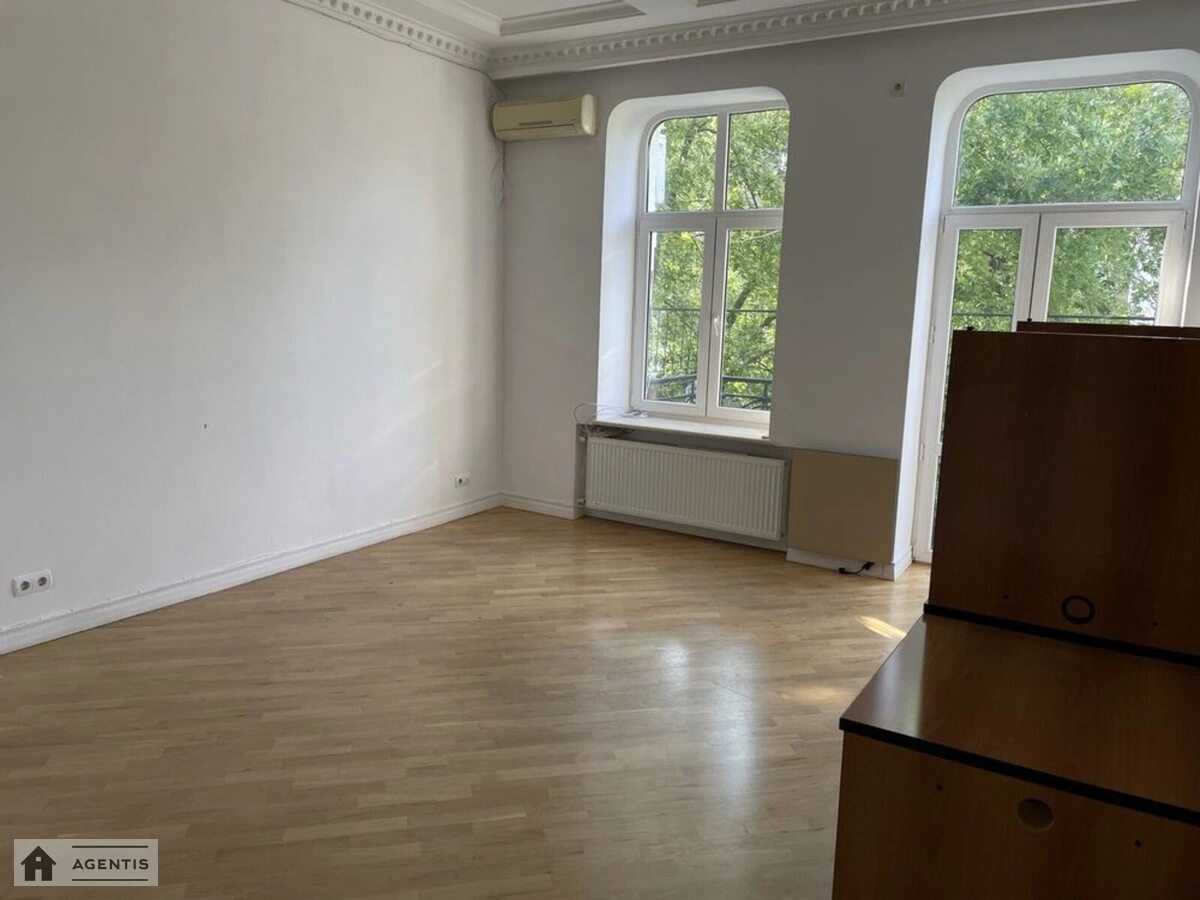 Apartment for rent. 5 rooms, 200 m², 3rd floor/3 floors. 6, Videnska vul. Vali Kotyka, Kyiv. 