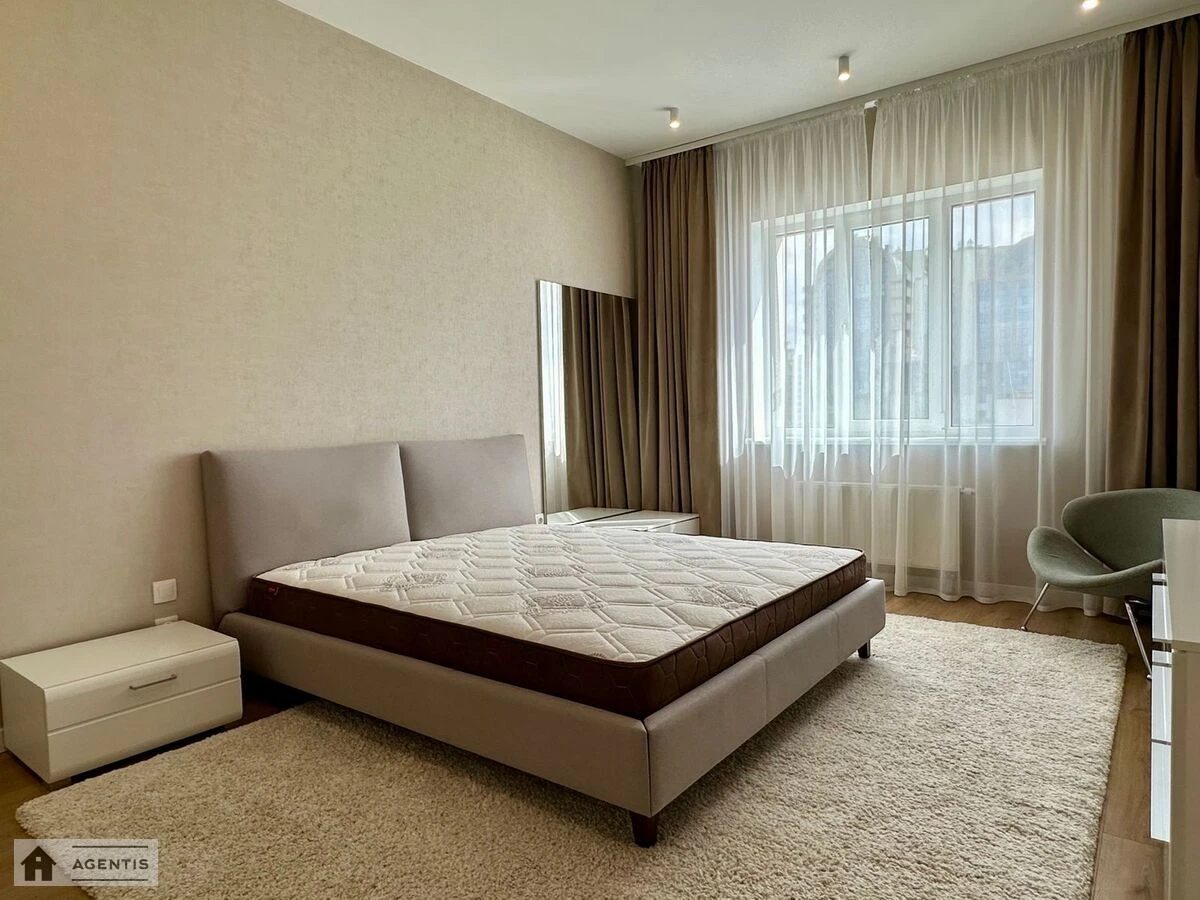 Apartment for rent. 3 rooms, 97 m², 19 floor/22 floors. 2, Dragomanova 2, Kyiv. 