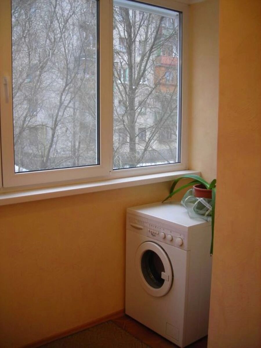Здам квартиру. 2 rooms, 55 m², 2nd floor/6 floors. Тополева 4, Київ. 