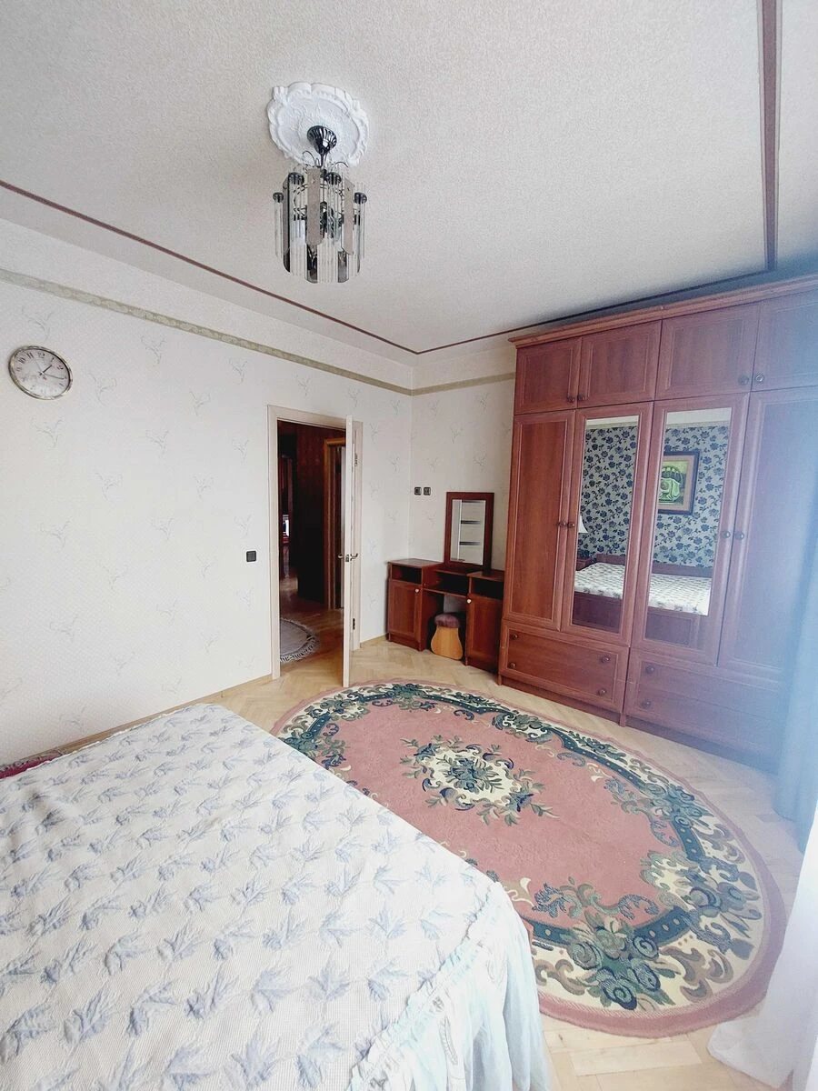 Сдам квартиру. 3 rooms, 90 m², 10th floor/11 floors. 14, Генерала Алмазова вул. (Кутузова), Киев. 