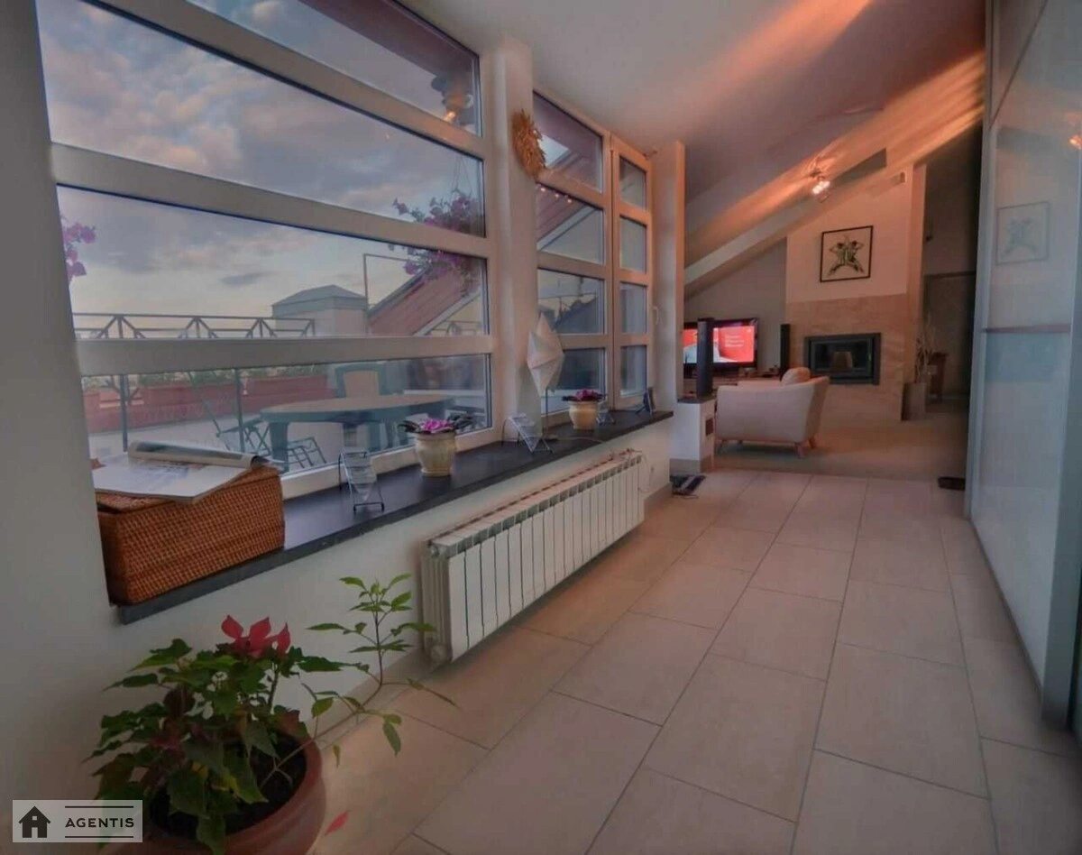 Apartment for rent. 3 rooms, 120 m², 8th floor/8 floors. Holosiyivskyy rayon, Kyiv. 