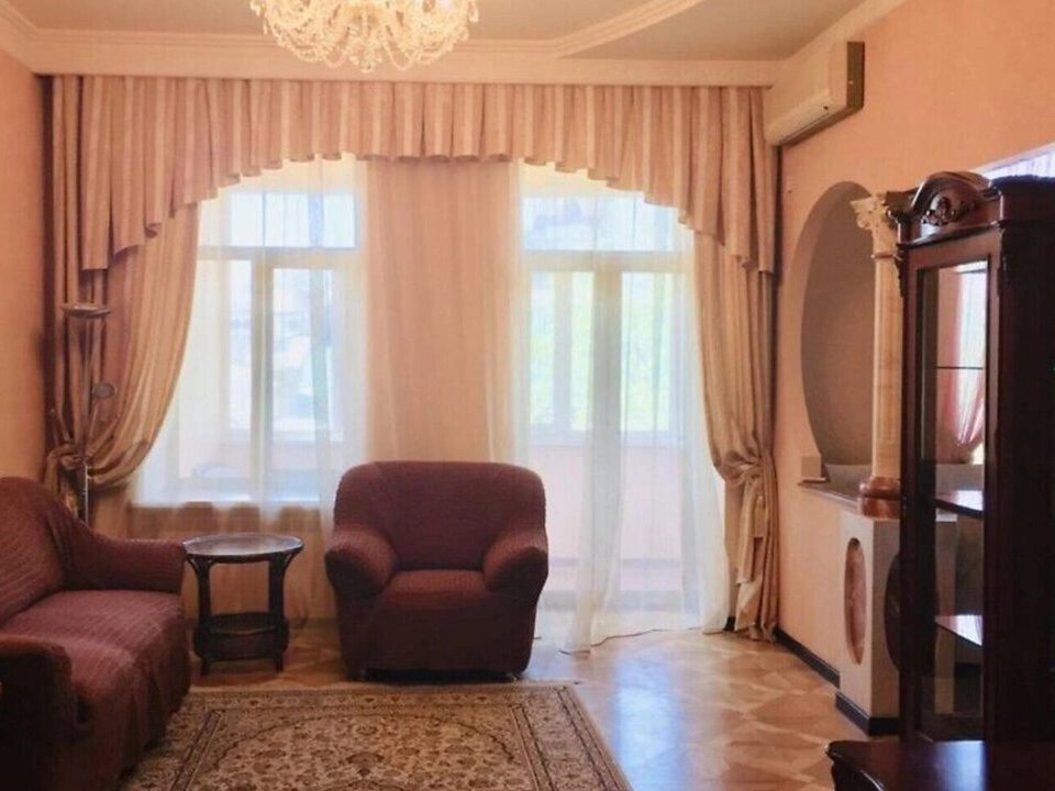 Сдам квартиру. 4 rooms, 100 m², 2nd floor/4 floors. Кропивницкого 4, Киев. 