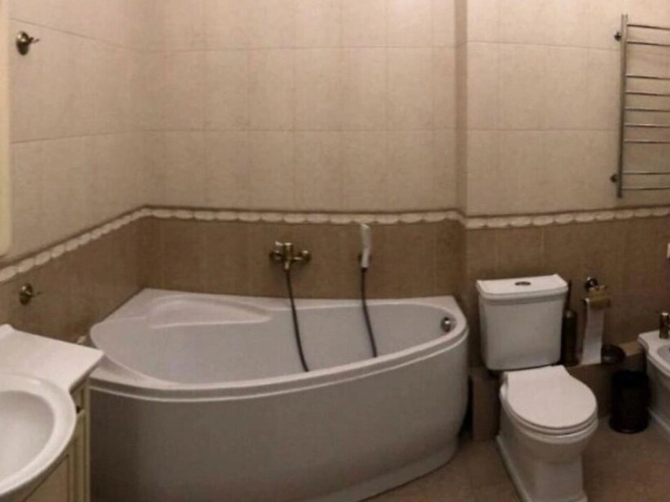 Apartment for rent. 5 rooms, 265 m², 5th floor/6 floors. 5, Krutiy 5, Kyiv. 