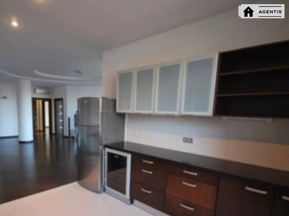 Apartment for rent. 4 rooms, 160 m², 3rd floor/17 floors. 59, Zhylyanska 59, Kyiv. 