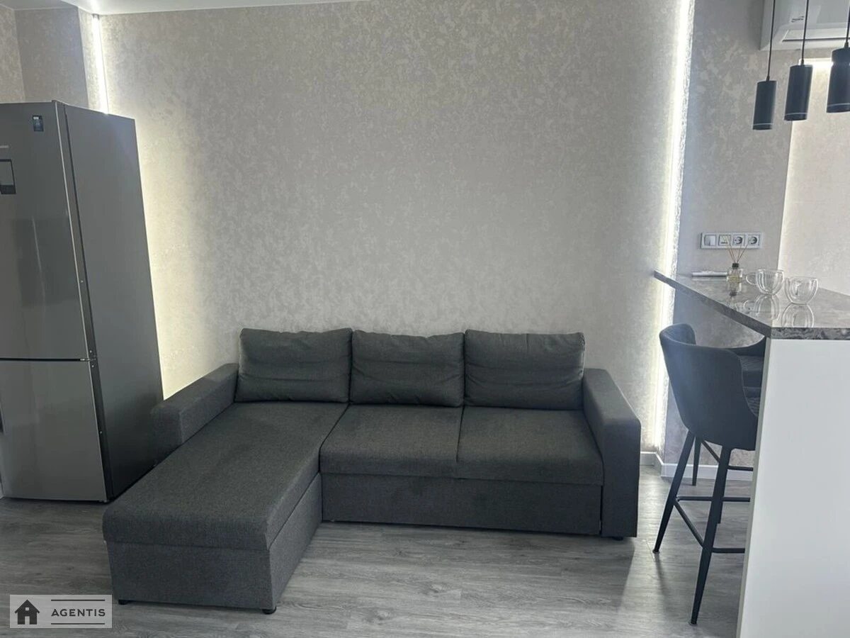Apartment for rent. 1 room, 49 m², 6th floor/8 floors. Tadeya Rylskoho vul., Kyiv. 