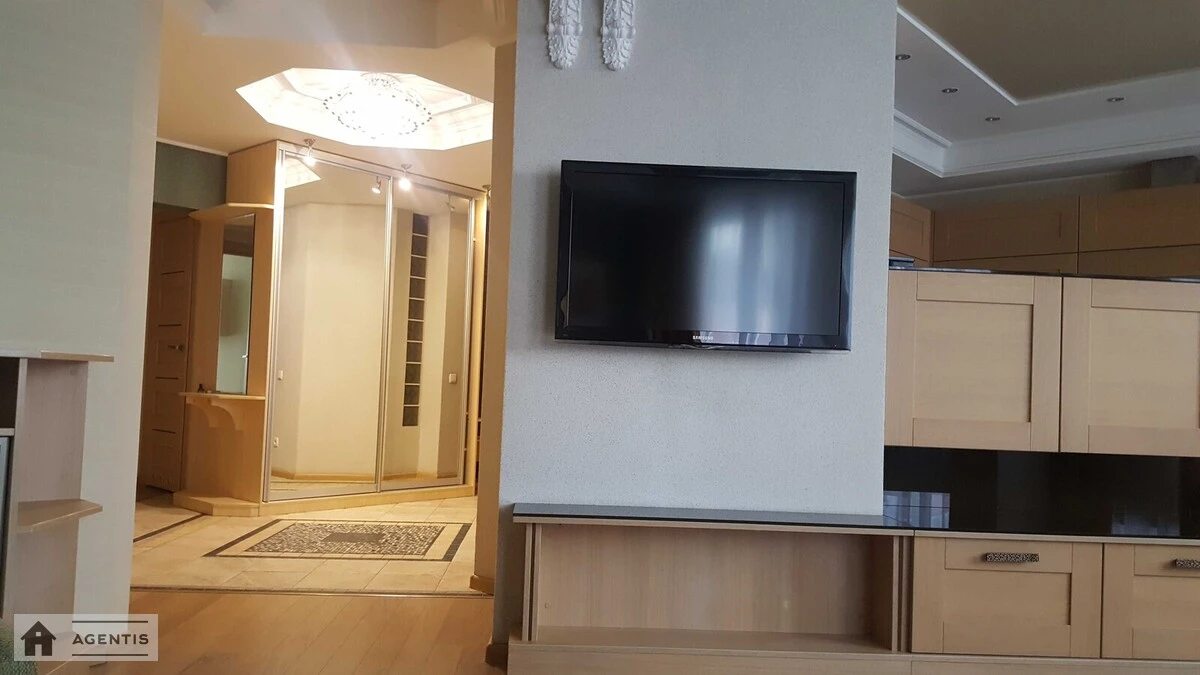 Apartment for rent. 3 rooms, 101 m², 4th floor/16 floors. 14, Osvity 14, Kyiv. 