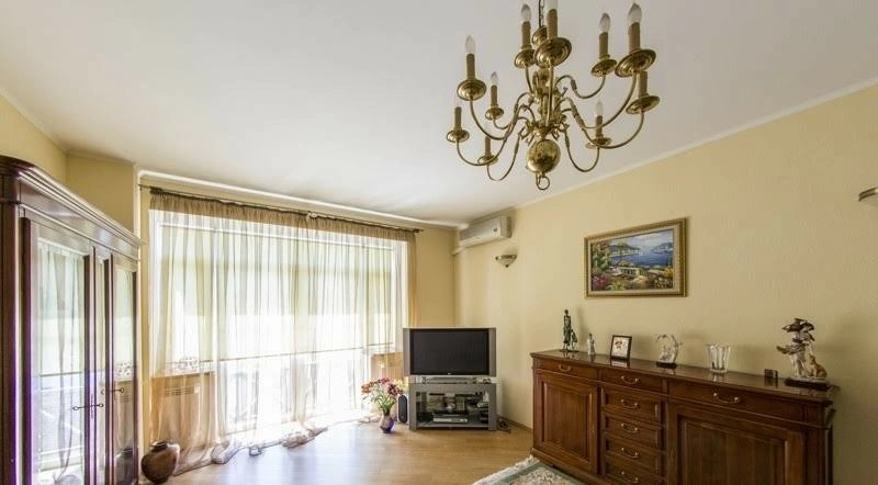 Apartments for sale. 3 rooms, 127 m², 7th floor/14 floors. 12, Myrnogo Panasa 12, Kyiv. 