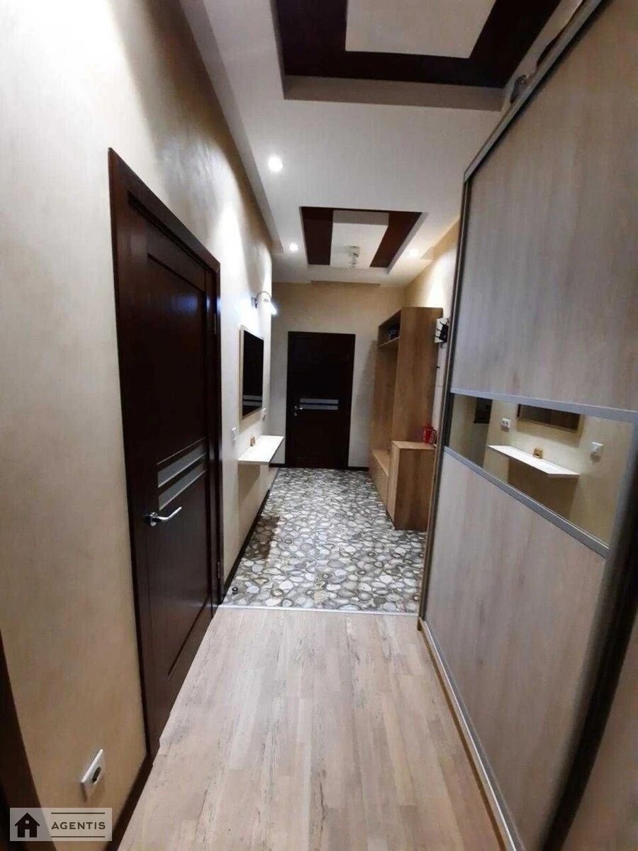 Сдам квартиру 3 комнаты, 95 m², 2 эт./24 этажа. 2, Андрія Верхогляда вул. (Михайла Драгомірова), Киев. 